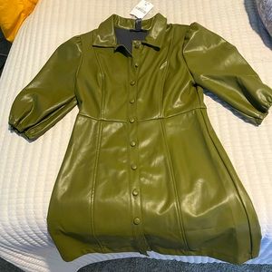 This item can be worn as a jacket or dress